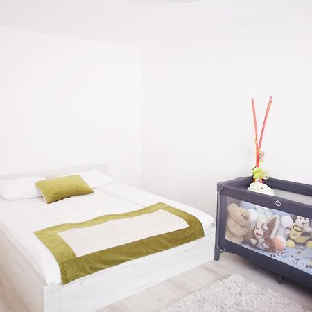 Family Apartment With Garden ซาราเยโว ห้อง รูปภาพ