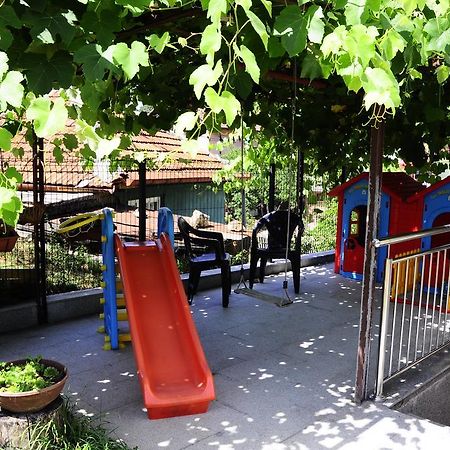 Family Apartment With Garden ซาราเยโว ภายนอก รูปภาพ
