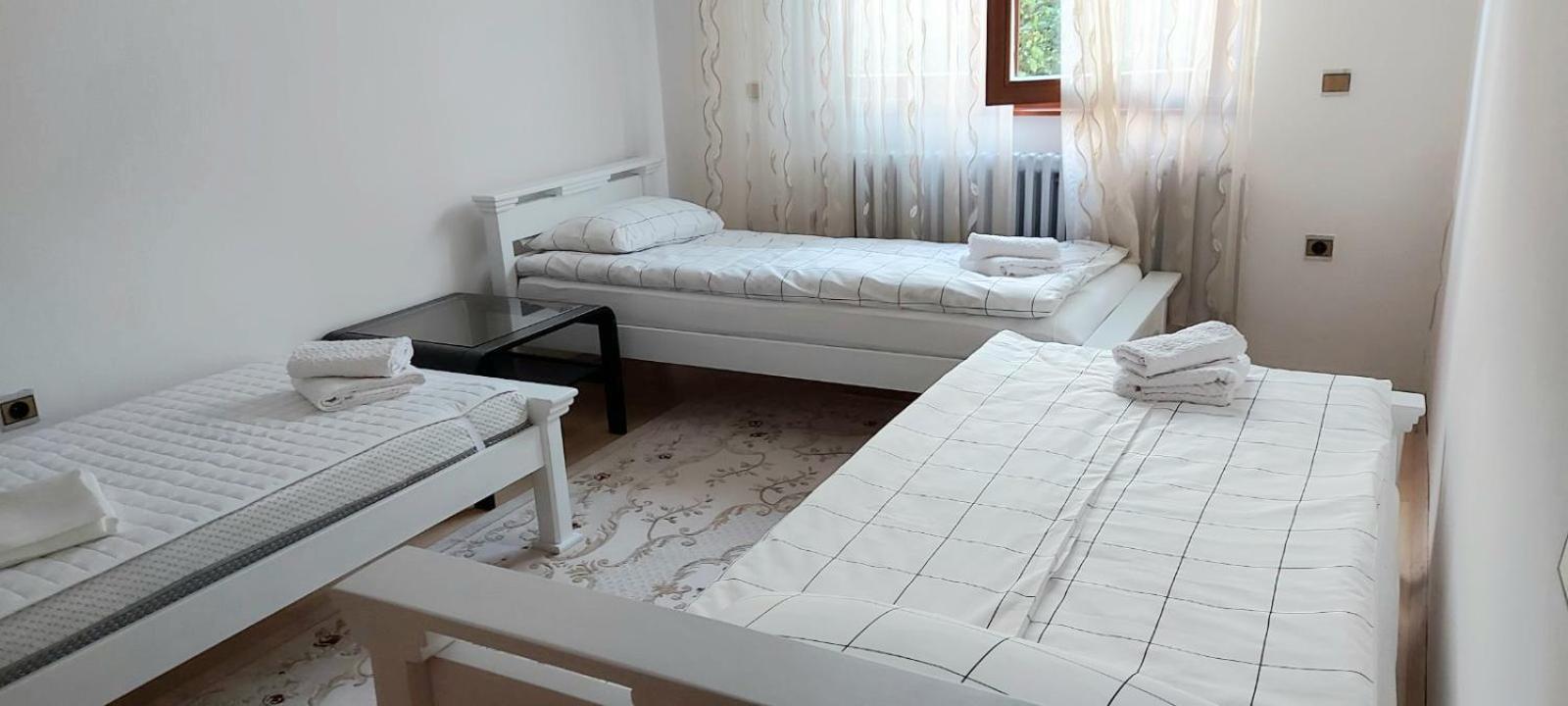 Family Apartment With Garden ซาราเยโว ภายนอก รูปภาพ