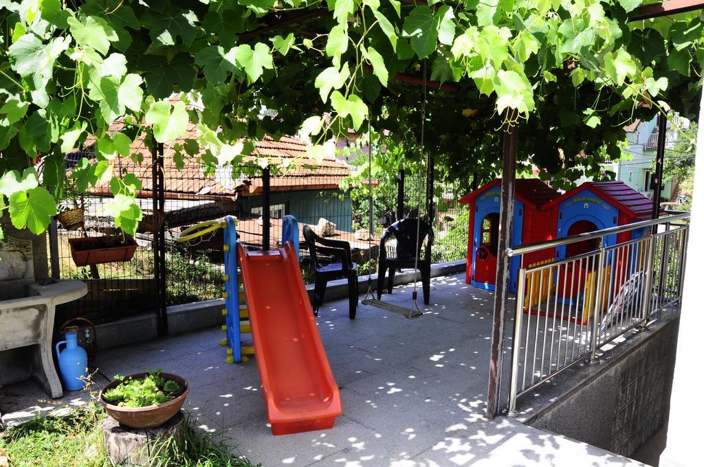 Family Apartment With Garden ซาราเยโว ภายนอก รูปภาพ