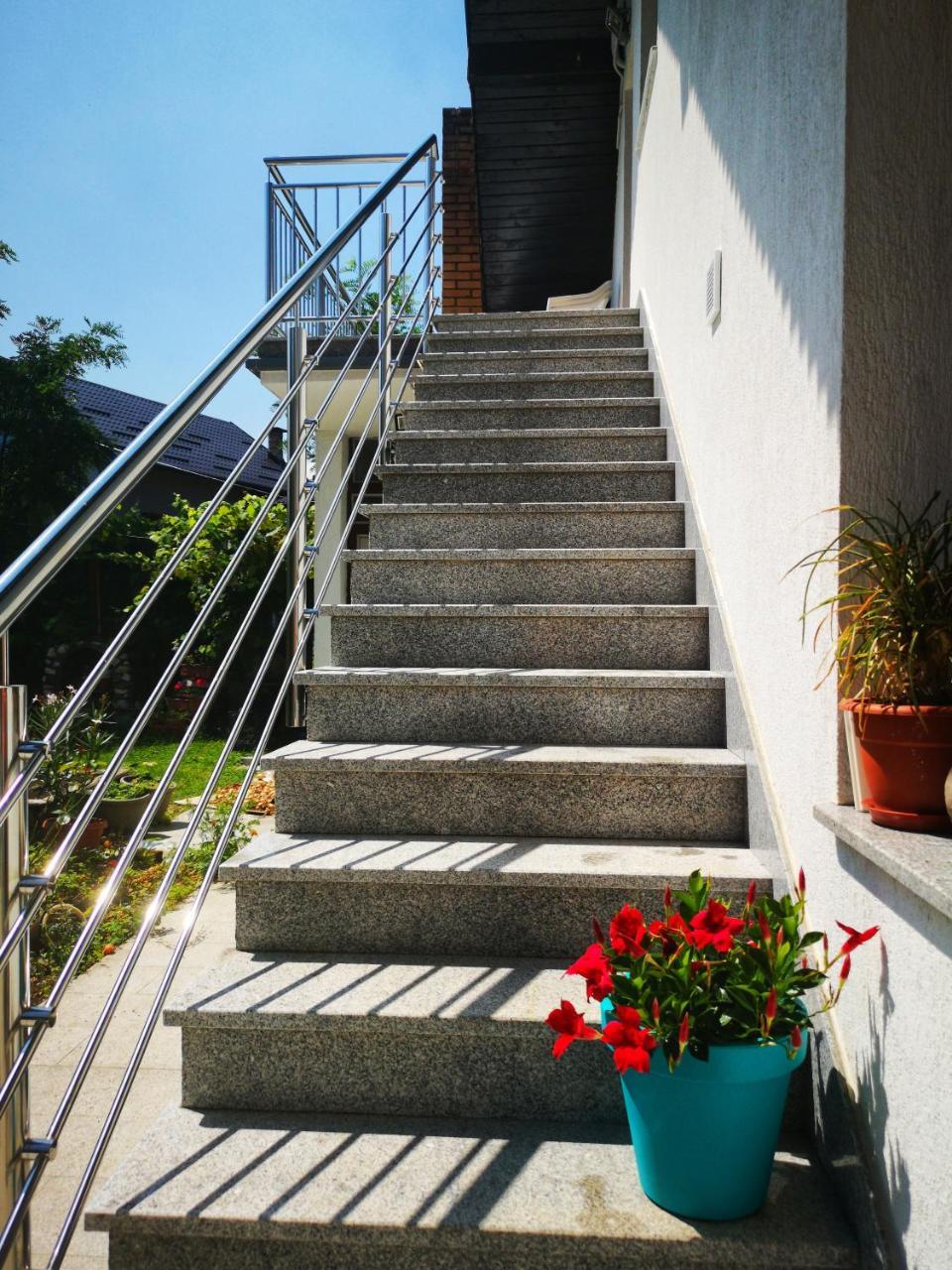 Family Apartment With Garden ซาราเยโว ภายนอก รูปภาพ