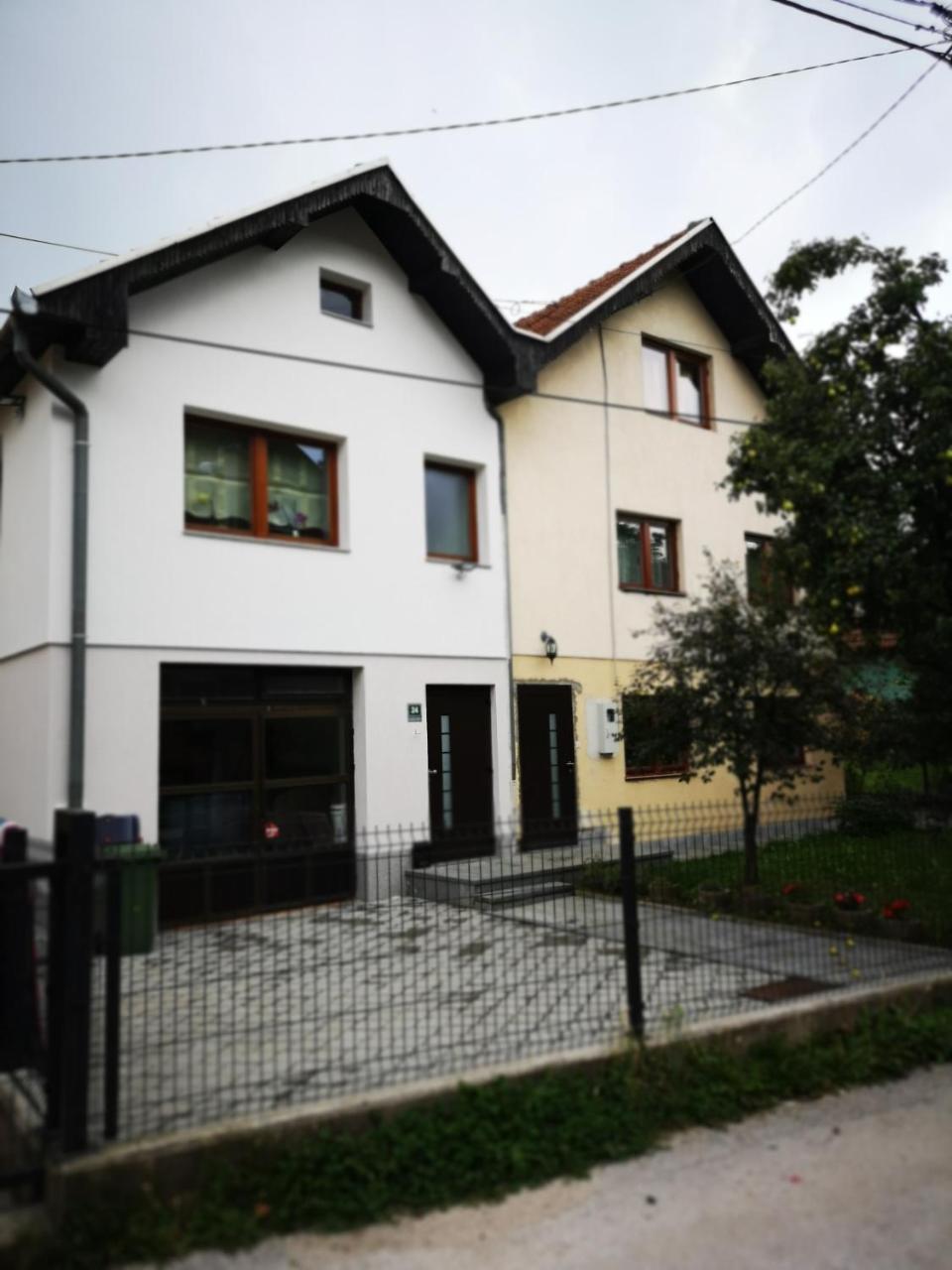 Family Apartment With Garden ซาราเยโว ภายนอก รูปภาพ