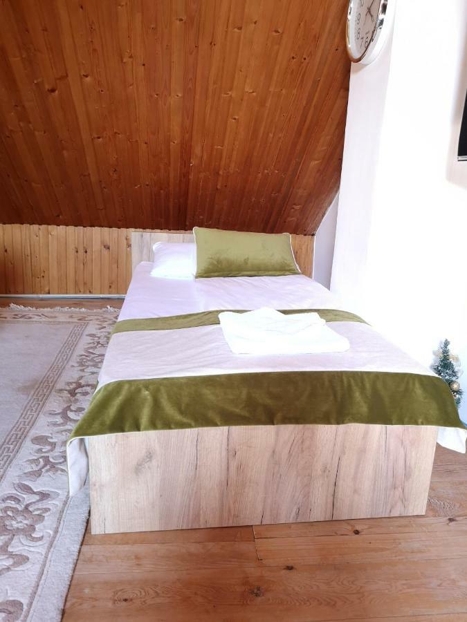 Family Apartment With Garden ซาราเยโว ภายนอก รูปภาพ